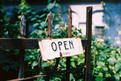 關(guān)于愛情的超傷感的說說帶圖片 我說我要走你沒有挽留我也沒有回頭7