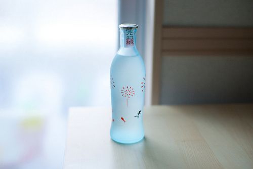 浪漫甜蜜唯美的愛(ài)情小句子帶圖片 世間萬(wàn)物皆不如你眉眼動(dòng)人1