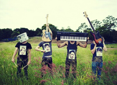 微信說說帶圖片：這個世界，看你二的人很多，陪你二的人很少6