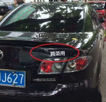 微信說說帶圖片：這個世界，看你二的人很多，陪你二的人很少8