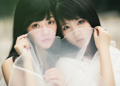 配圖片的朋友說(shuō)說(shuō)：什么是好朋友？有人說(shuō)，那是地球上翻版的自己10