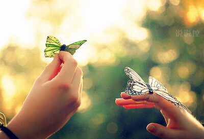 小清新說說帶圖片：如果他總為別人撐傘 ，你又何苦非為他等在雨