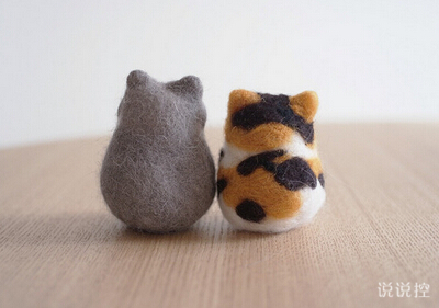 逗比說說帶圖片：太久沒牽手了，連拿個(gè)泡椒鳳爪都覺得溫柔