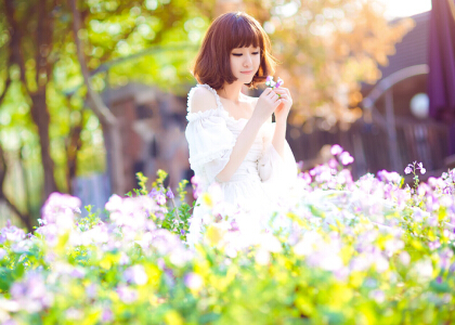 QQ逗比說說帶圖片：誰特么告訴我諾基亞能砸核桃，現(xiàn)在黑屏了