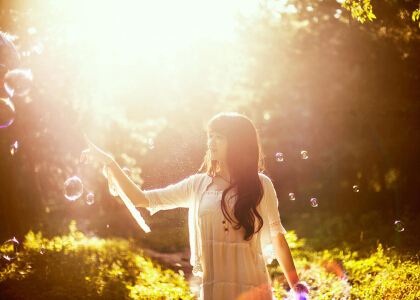 正能量文字帶圖：別輕易松開你的夢想，總有一天它會在你手里發(fā)光