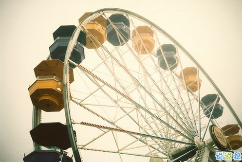 回憶總想哭的傷感說說帶圖片 學(xué)著忘記你釋懷一切的傷感說說2