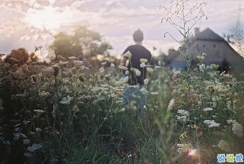 一句話淚流滿面的說說帶圖片 內(nèi)心瞬間被擊潰的經(jīng)典說說配圖12