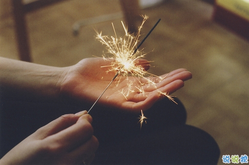 感情特別喪的說說輸?shù)靡粩⊥康?一個(gè)人回憶過去的傷感說說2