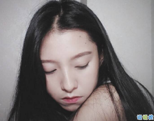 傷感說說配圖黑白心情短語 再大大咧咧的人也會(huì)覺得難過4