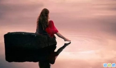 對愛情很悲傷很失望的傷感說說 很多的煩惱源于心不夠狠1