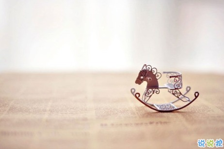 2018失戀的句子說說心情配圖 你永遠(yuǎn)也看不到我最寂寞時(shí)候的樣子7