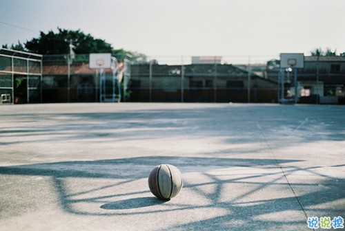 2019心里難受的說說帶圖片 一絲絲難過的朋友圈說說3