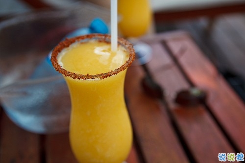 2019四月朋友圈小清新句子帶圖片 四月你好淡淡的陽光淡淡的風(fēng)10