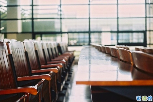 睡前一條朋友圈的經(jīng)典說說帶圖片 比愛更深刻經(jīng)典說說13