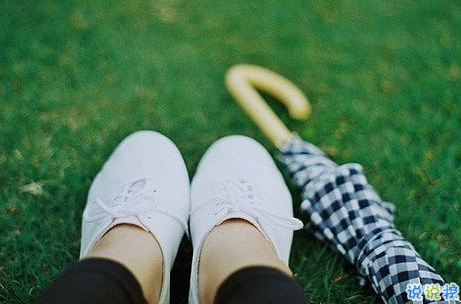 2018失戀的句子說說心情配圖 你永遠(yuǎn)也看不到我最寂寞時(shí)候的樣子10