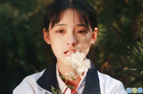 2018社會(huì)人說說配圖精選：不要因?yàn)榭仗摼腿鄄缓线m的人4