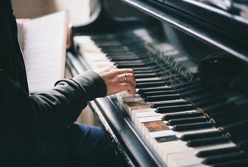 可以發(fā)朋友圈的關(guān)于他不愛我的單相思傷感說說1