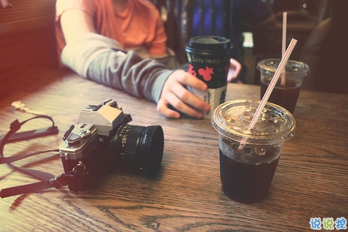 有時幸福又難過傷感的說說帶圖 暗戀是一個人的兵荒馬亂6
