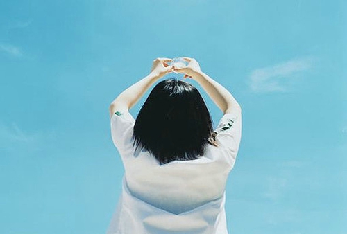 關于夏天的唯美文藝說說帶圖片 夏有彤云蔚然成風10