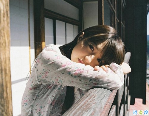 唯美又經典的青春成長說說帶圖片 不予時光度流年4