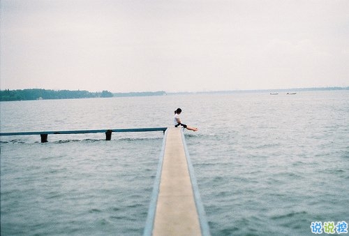 韓寒關于生活和成長的經(jīng)典語錄 人生而在世應該知道的道理很現(xiàn)實的句子1