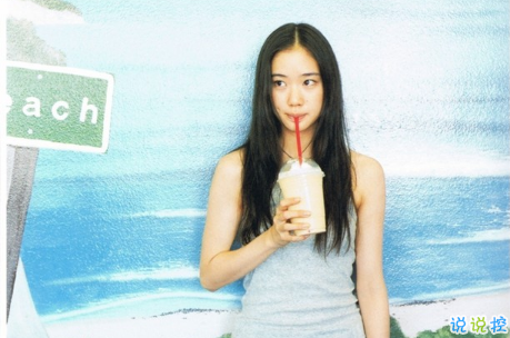 2018失戀的句子說說心情配圖 你永遠(yuǎn)也看不到我最寂寞時(shí)候的樣子4