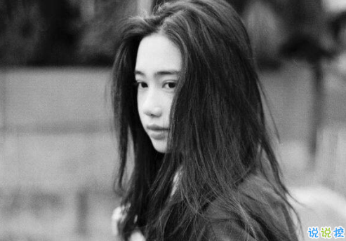 傷感說說配圖黑白心情短語 再大大咧咧的人也會(huì)覺得難過3