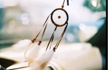 傷感句子表達(dá)心情失落長句 無人待我情自深無人伴我立黃昏1