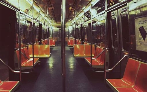 讓人難過傷感愛情說說帶圖片 差一點就抱住他了我再睡一會兒試試10