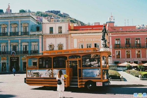 文字控喜歡的簡單唯美的一句話說說帶圖片 煙塵滾滾一路行來我應(yīng)是迷了路了10