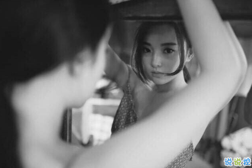 傷感說說配圖黑白心情短語 再大大咧咧的人也會(huì)覺得難過7