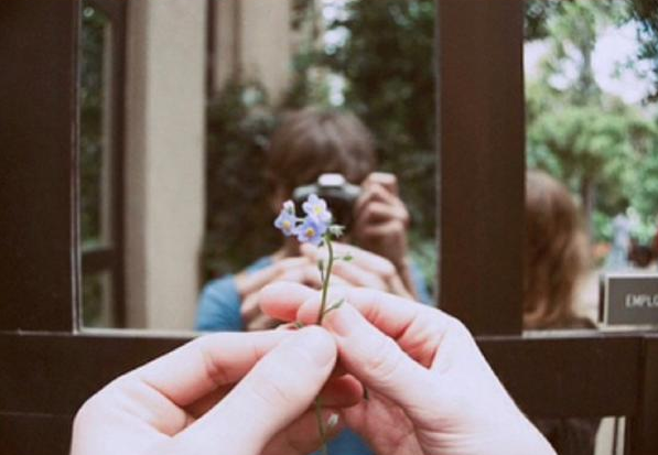 愛情中的甜蜜小句子 喜歡一個(gè)人的文藝小清新說說帶圖片7