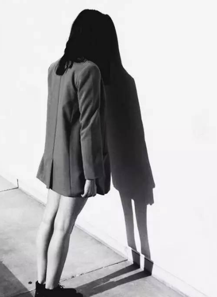 能讓人瞬間就哭的句子帶圖片2018 堅(jiān)強(qiáng)到令人心疼的短句配圖5