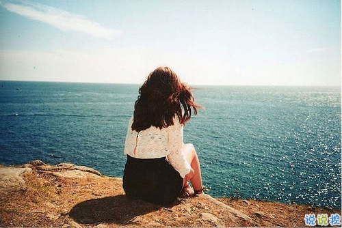 有時幸福又難過傷感的說說帶圖 暗戀是一個人的兵荒馬亂12