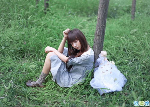 在你傷感難過時一下子戳中你內(nèi)心的圖片句子 時光怎么讓愛笑的人哭了1