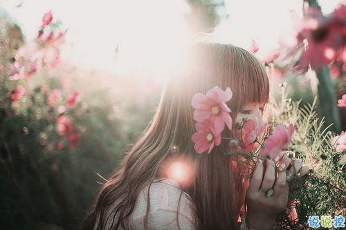 有時幸福又難過傷感的說說帶圖 暗戀是一個人的兵荒馬亂9