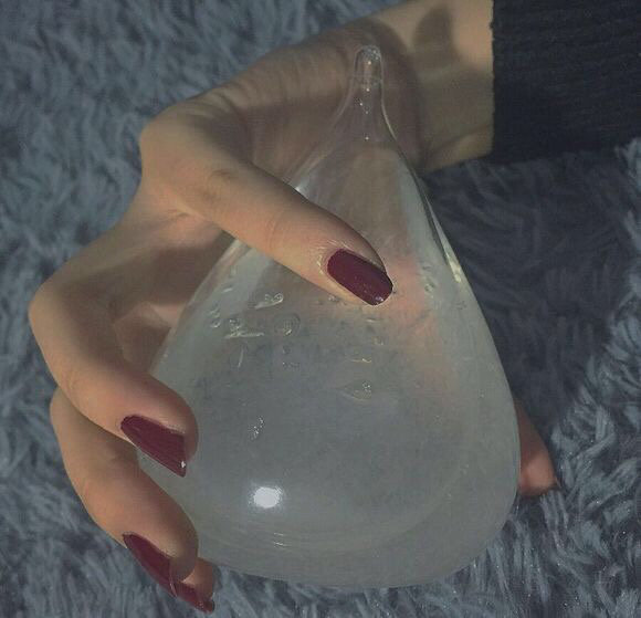 關(guān)于愛情和喜歡一個(gè)人的心事的經(jīng)典圖片說(shuō)說(shuō)1