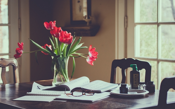 關(guān)于人生的很現(xiàn)實(shí)的哲理說說帶圖片 時(shí)間奪去了我們輕狂的眼神卻給了我們嘴角上揚(yáng)的資本13