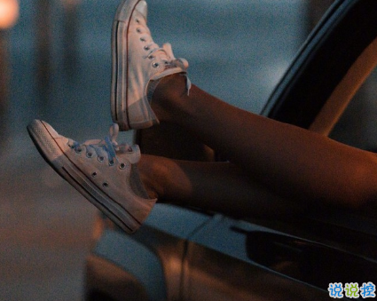 對愛情徹底失望的傷感說說帶圖片 一個(gè)人感到十分心累的傷感說說15