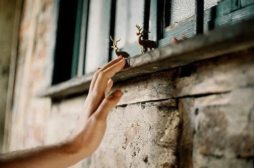 讓人難過傷感愛情說說帶圖片 差一點就抱住他了我再睡一會兒試試3