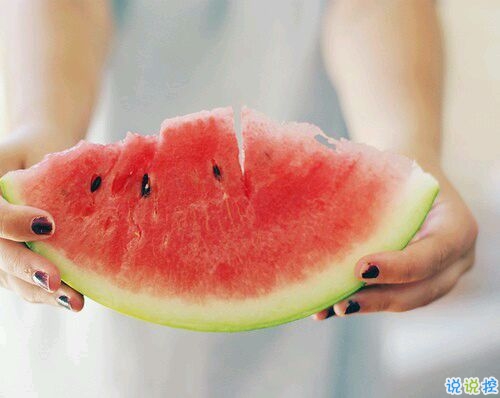 關(guān)于愛情中甜蜜和欣喜的說說帶圖片 承蒙你出現(xiàn)夠我喜歡好多年12