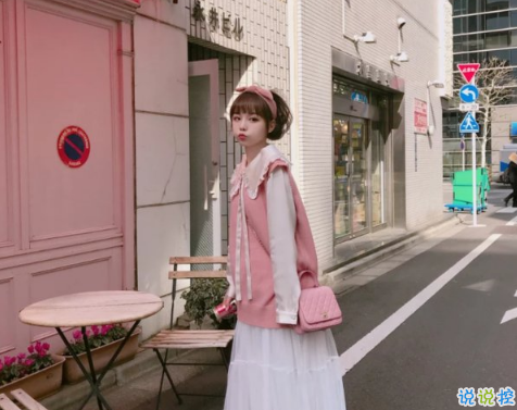 2018社會(huì)人說說配圖精選：不要因?yàn)榭仗摼腿鄄缓线m的人12