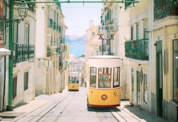 關(guān)于愛(ài)情的甜蜜小句子帶圖片 我忘記誰(shuí)都不能忘記那個(gè)夏天的你3