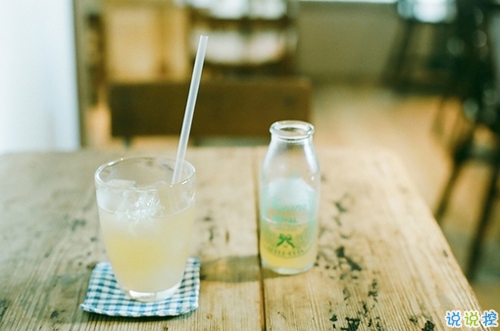 簡單而又唯美有哲理的英文說說帶圖片 你醒在別人的夢里15