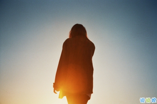 愛情破碎的悲傷說說帶圖片 讓人痛苦的愛情說說配圖2