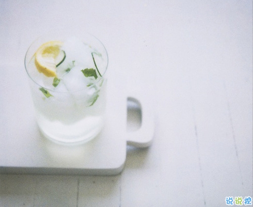 心碎到不敢流淚的傷感說(shuō)說(shuō)帶圖片 特別難過(guò)想哭的傷感說(shuō)說(shuō)201812