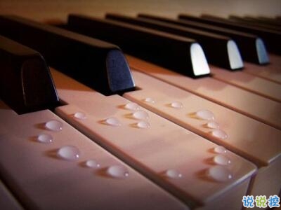 傷感說說看完哭了那種帶圖片精選:我是一個(gè)很怕主動(dòng)聯(lián)系別人的人6