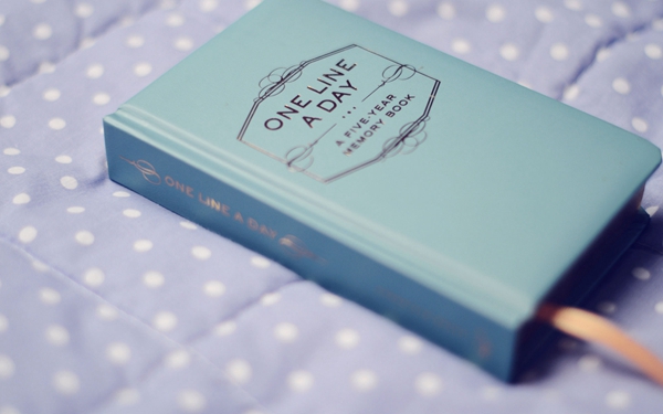 關(guān)于人生的很現(xiàn)實(shí)的哲理說說帶圖片 時(shí)間奪去了我們輕狂的眼神卻給了我們嘴角上揚(yáng)的資本9