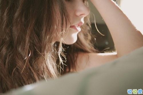 關(guān)于青春年華浪漫唯美的愛情句子 年少的笑漾著微光5