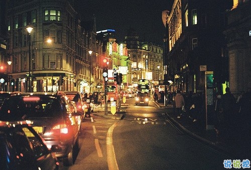 qq文字控愛情哲理說說帶圖片大全 路過了青春我們還剩下什么13